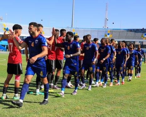 Jogadores de Cabo Verde comemoram gol em partida das Eliminatórias da Copa do Mundo 2026