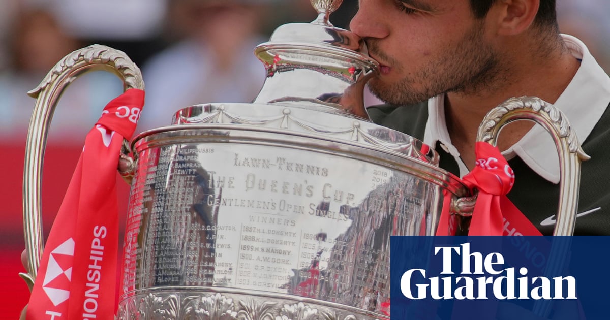 Carlos Alcaraz Wins Second Queen’s Club Title Extending 18-Match Streak