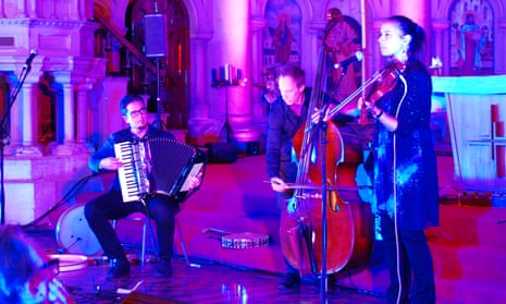 Rhiannon Giddens (right) and Francesco Turrisi (left) performing in Wormwood Scrubs chapel.