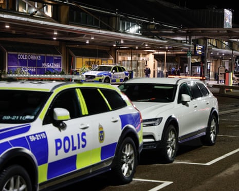 The airspace above Landvetter Airport was temporarily closed on Thursday evening after drones were observed around the airport, in Gothenburg, Sweden.