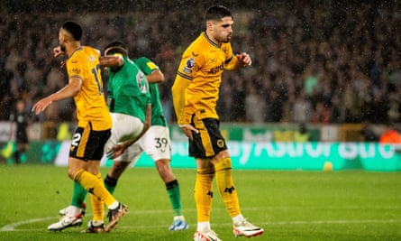 Wolves player Pedro Neto feels his hamstring