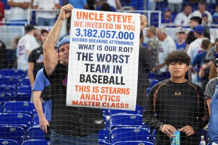 A disgruntled Mets fan makes his feelings clear after Sunday’s game.