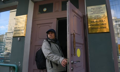A man enters the Library of Ukrainian Literature in Moscow.