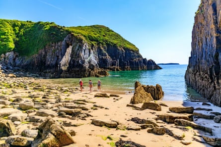 Beach, rocks and cliffs, sunny day