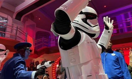 Personagens de Star Wars no Walt Disney World em Orlando, Flórida Personagens de “Star Wars” se apresentam na nova experiência Starcruiser no Walt Disney World em Orlando, Flórida, EUA, 24 de fevereiro de 2022. Foto tirada em 24 de fevereiro de 2022. REUTERS/Lisa Richwine