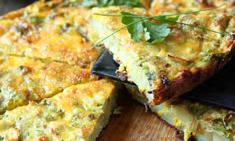Italian Frittata with slices of fresh greens, foodD94J30 Italian Frittata with slices of fresh greens, food