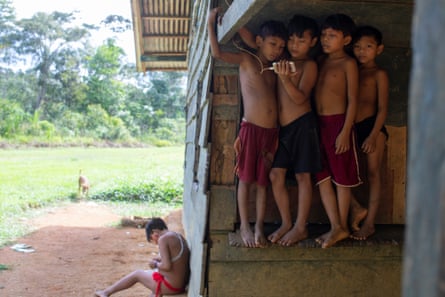 Yanomamas children at the Maloca Paapiú health centre.