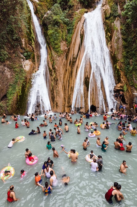 13 km from Mussoorie, in the hilly interior of Uttarakhand, Kempty Falls were discovered as a tourist destination by a British Army officer John Mekinan in 1835.