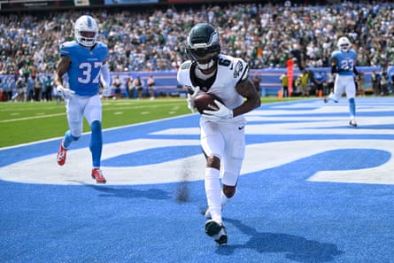 Philadelphia Eagles wide receiver DeVonta Smith (6) catches a touchdown pass