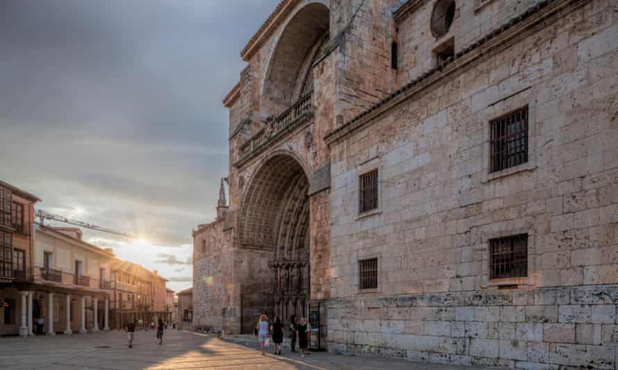 Hogar de la Catedral. El Burgo de Osma, Soria, España. Hogar de la Catedral FKK86T. El Burgo de Osma, Soria, España.