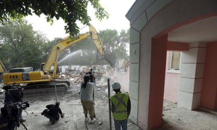 Pink Miami Beach Mansion Once Owned By Drug Lord Pablo Escobar Demolished Florida The Guardian