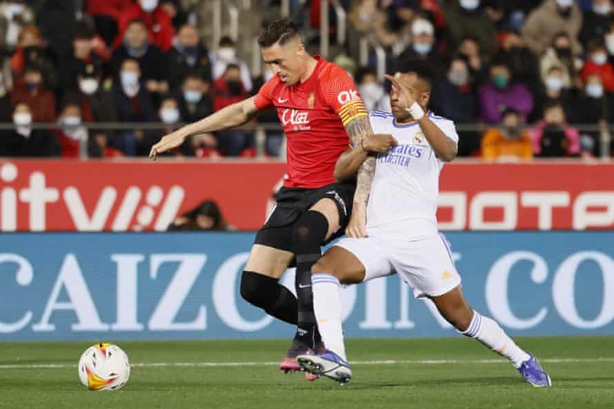 Benzema scores two for Real Madrid but goes off with injury in win over Mallorca | La Liga 2 Rodrygo (right) limped off after a heavy challenge from Mallorca defender Antonio Raillo (left).