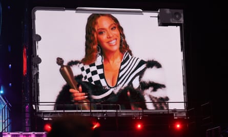 Beyonce accepting the award for international song of the year.