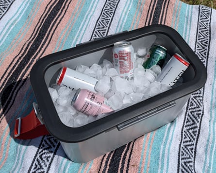 Oyster Tempo cooler photographed outside.
