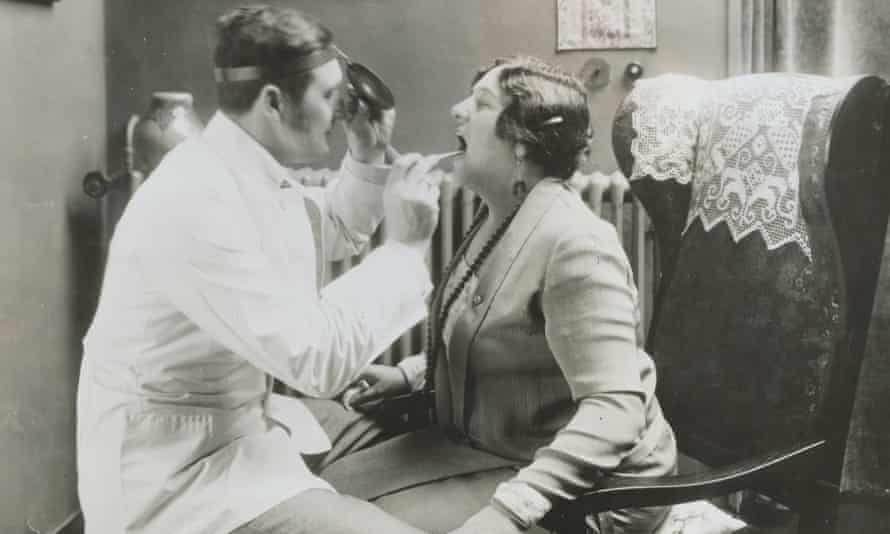 Opera singer Sigrid Onegin (1889–1943) having her vocal cords examined.