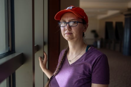 A woman in a baseball cap.