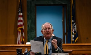 Lamar Alexander gives his closing remarks at a committee hearing on new coronavirus tests.