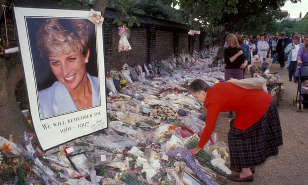 Well-wishers leave flowers and tributes outside Kensington Palace after Diana’s funeral.