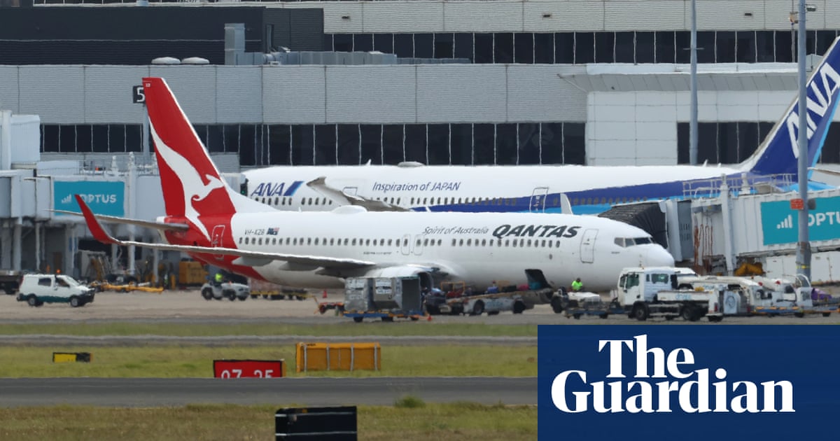 Qantas flight from Auckland lands safely in Sydney after issuing mayday call