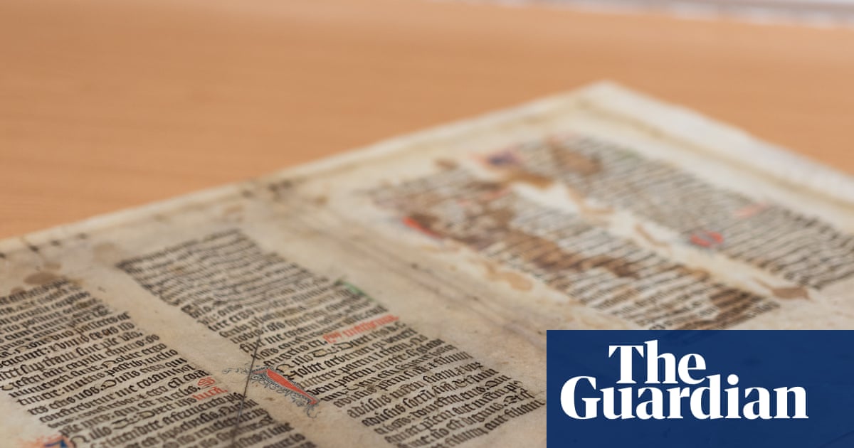 Θραύσματα χειρογράφων που κρύβονται σε κοινή θέα ρίχνουν φως στη λογοτεχνική ζωή του μεσαιωνικού Γκέρνσεϊ