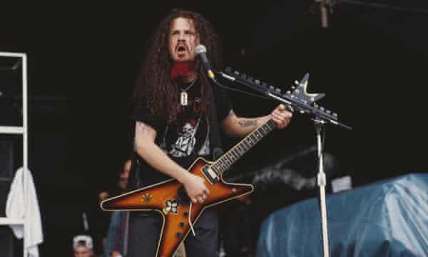 Dimebag Darrell se apresentando no Show Monsters of Rock em Castle Donington, Leicestershire, 4 de junho de 1994.Dimebag Darrell apresentou-se no Monsters of Rock concert em Castle Donington, Leicestershire, em 4 de junho de 1994. Fotografia: Tony Mottram / Getty Images