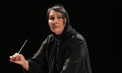 Nezhat Amiri performing in Tehran’s Vahdat auditorium.