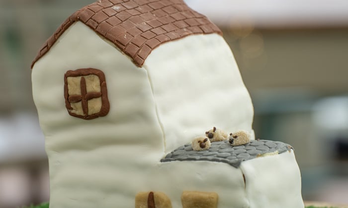 The Great British Bake Off 2022: episode one – as it happened | The Great British Bake Off 13 Abdul’s TX1 showstopper