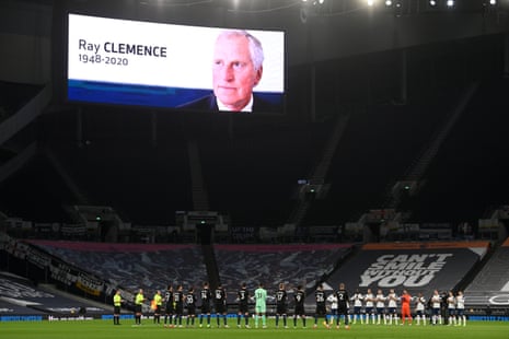 The Tottenham Hotspur and Manchester City players pay their respects to former England player Ray Clemence, who recently passed away.