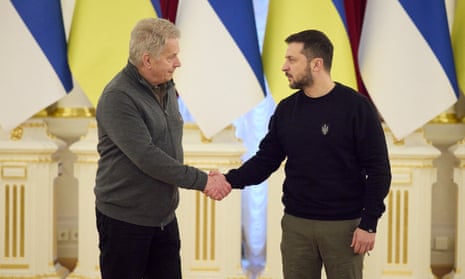 Zelenskiy (right) and Niinistö shake hands before a meeting in Kyiv.