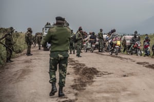Troops and displaced people on a road near Kibumba.