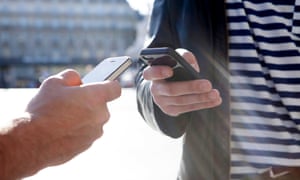 Two people exchanging information via smartphone