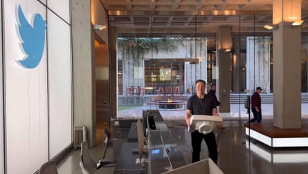 Elon Musk enters Twitter HQ holding a sink