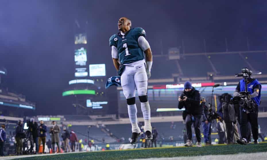 Jalen Hurts’s three touchdowns power Eagles past Covidravaged