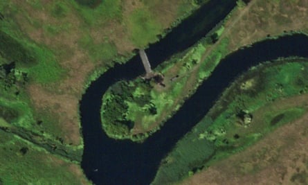 Satellite photo from Planet Labs PBC shows a pontoon bridge across the Seym River between the town of Glushkovo and the village of Zvannoe in Russia's Kursk region on Aug. 17, 2024.