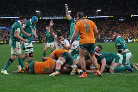 Thomas Clarkson scores a try