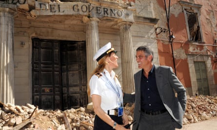 George Clooney chats to a police officer in l’Aquila before visiting San Demetrio ne’ Vestini.