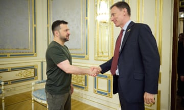 The Ukrainian president and UK finance minister shake hands