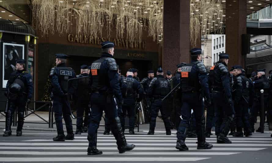 Police outside the Galeries Lafayette