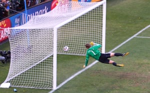 Frank Lampard’s shot beats Manuel Neuer and bounces over the line against Germany but no goal is given.