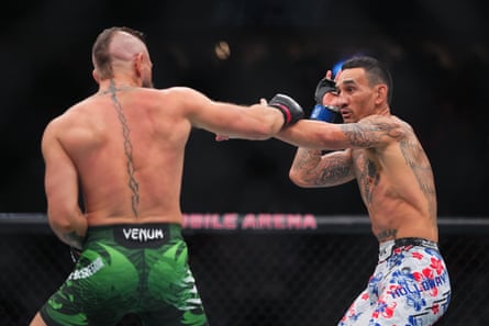 عودة كونور مكغريغور المنتظرة طويلاً إلى UFC تنتهي بعد 69 ثانية بإصابة في الركبة عودة كونور مكغريغور المنتظرة طويلاً إلى UFC تنتهي بعد 69 ثانية بإصابة في الركبة