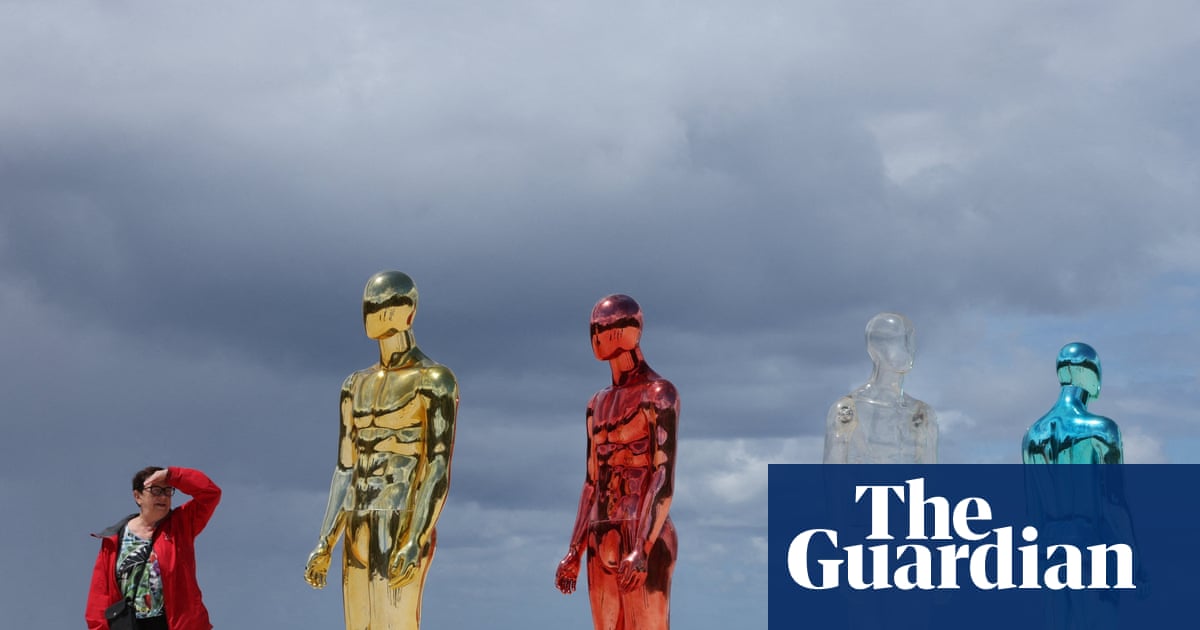 Festival opens at Bondi