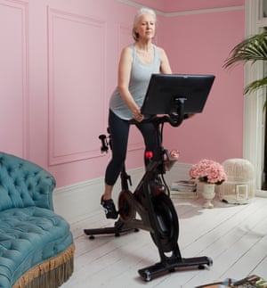 Model virtual cycling with Peloton at home