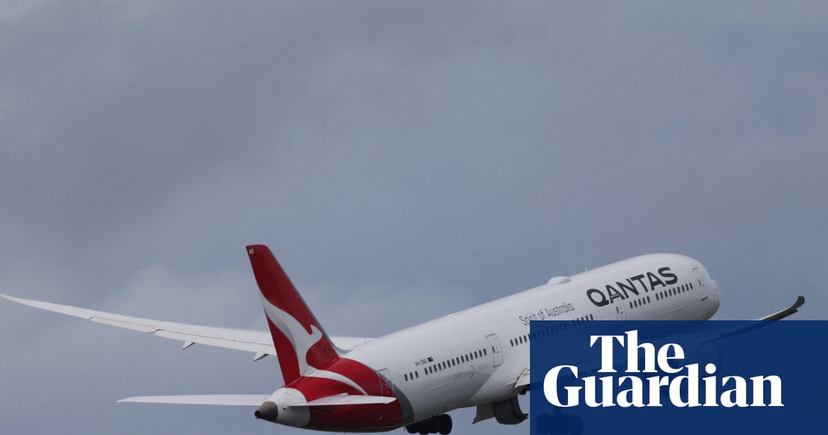 Passenger banned from Qantas after allegedly biting attendant on flight from Australia to US
