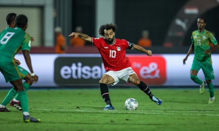 Mohamed Salah marque l'un de ses quatre buts pour l'Égypte contre Djibouti au Caire