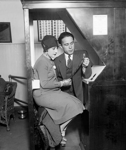 Anatol Josepho and his wife sitting in his Photomaton.