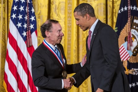 Langer receiving the National Medal of Technology and Innovation from President Barack Obama, 2013.