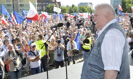 Lech Wałęsa addresses a large crowd of anti-government protesters in Gdańsk