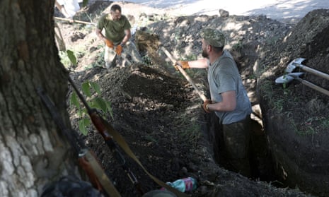 Ukrainian servicemen dig a trench in the outskirts of Lysychansk on June 21, 2022, as Ukraine says Russian shelling has caused “catastrophic destruction” in the eastern industrial city, which lies just across a river from Severodonetsk where Russian and Ukrainian troops have been locked in battle for weeks.