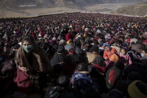 Thousands of ethnic Tibetans gather to listen Buddhist monks’ teachings