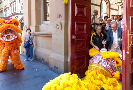 Australia news live: strong winds overturn boats in Hobart ahead of regatta; thousands of ‘life-threatening’ pharmaceutical poppies stolen from Victorian farm